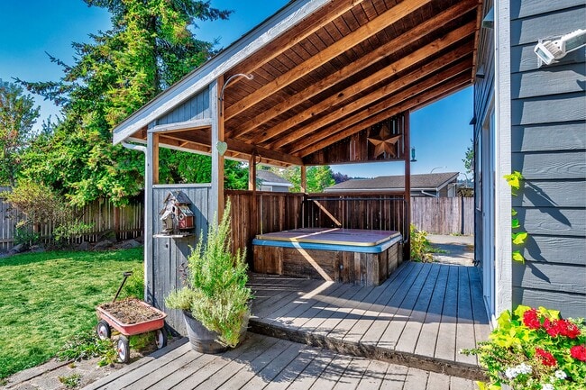 Building Photo - Monroe two story, three bed, two and half ...