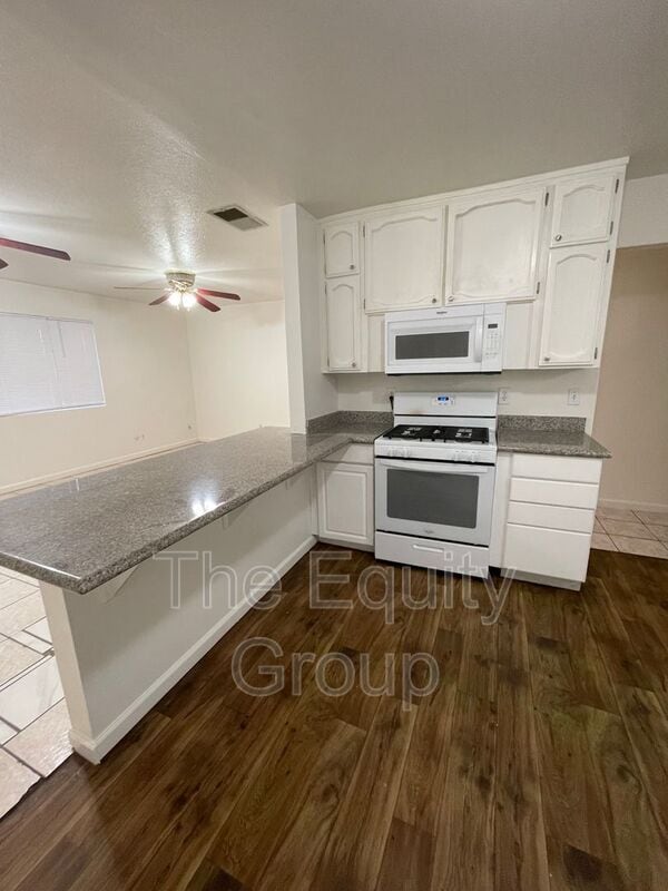 Building Photo - 1546 N Oak Park St