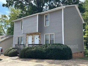 Building Photo - 2632 White Oak Ln