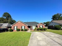 Building Photo - 4303 Pineview Ln