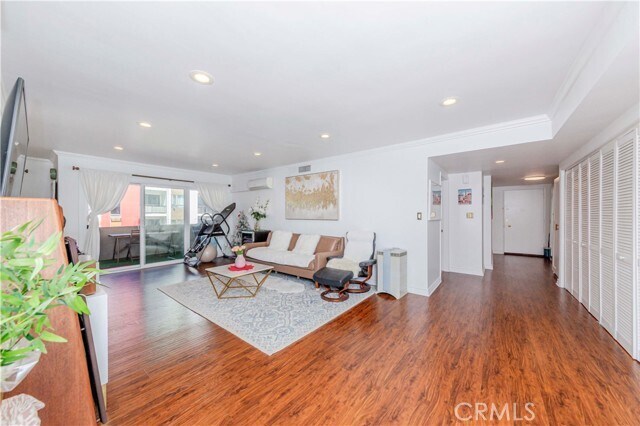Building Photo - 358 S Gramercy Pl