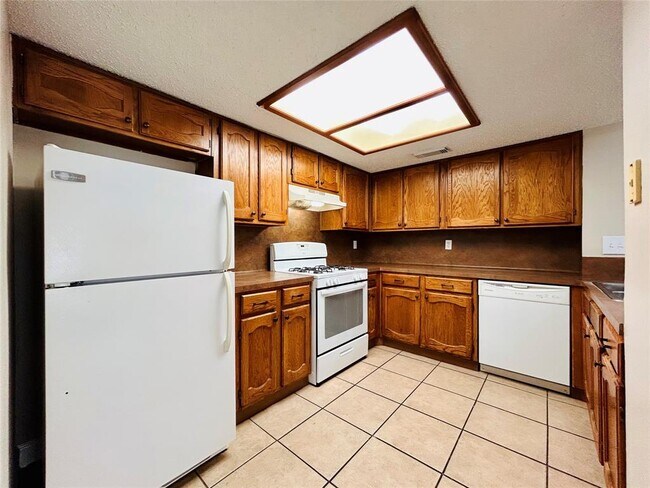 Building Photo - 12300 Deer Falls Dr