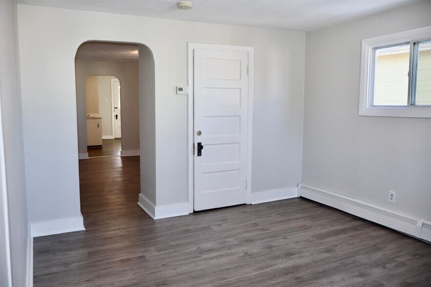 Building Photo - 39 Mead, 1