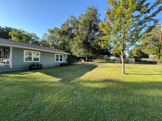 Building Photo - 849 N Third St