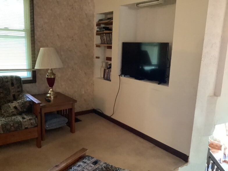 Building Photo - 5077 W Lake Rd