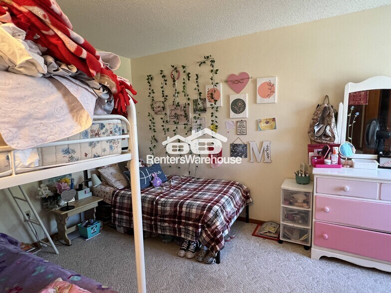 Building Photo - 4128 Meadowlark Way