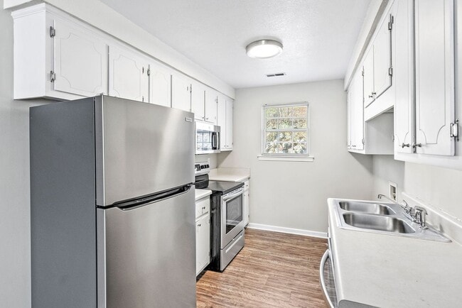 Building Photo - Lexington Drive -209