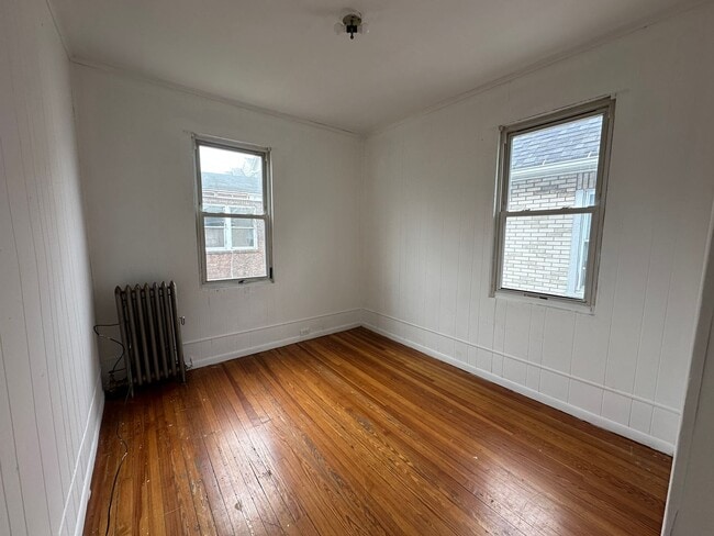 Building Photo - 66 Louis St