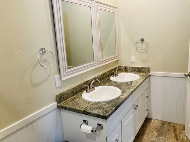 Building Photo - Desirable Ranch Style Home - All Main Level Living Space plus Two Car Garage