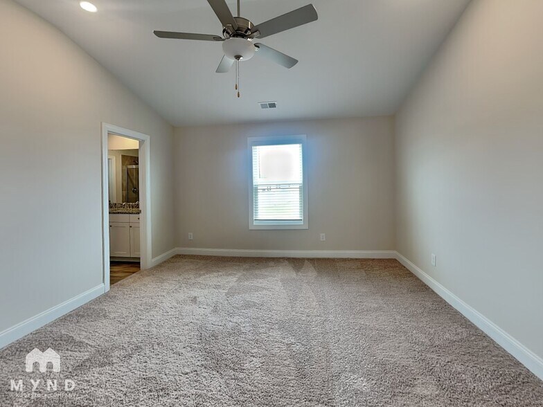 Building Photo - 460 Access Dr