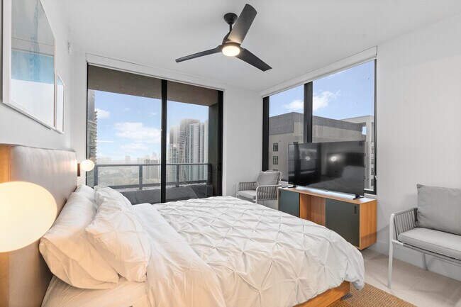 Building Photo - 125 NE 6th St