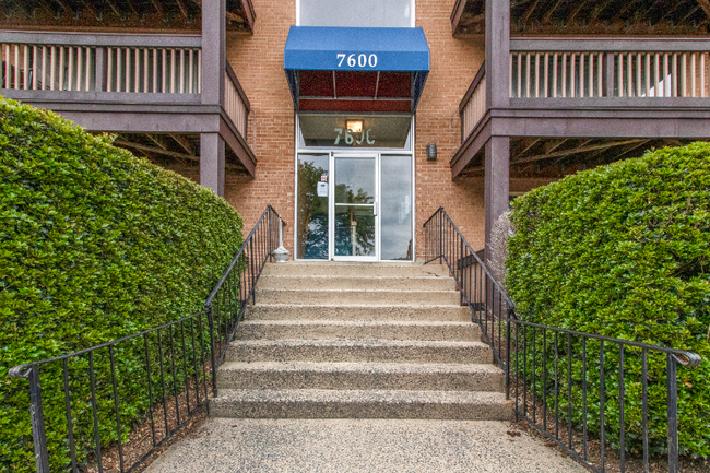 Building Photo - 7600 Savannah St