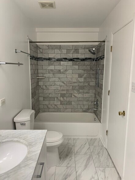 Building Photo - 606 Berry Ridge Dr