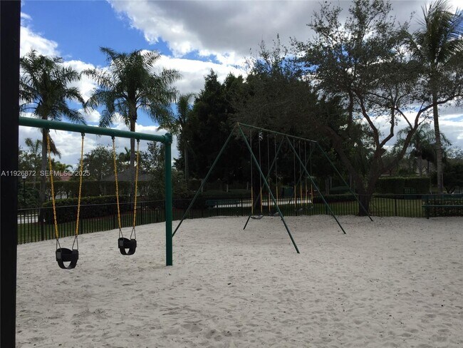 Building Photo - 815 Vista Meadows Dr