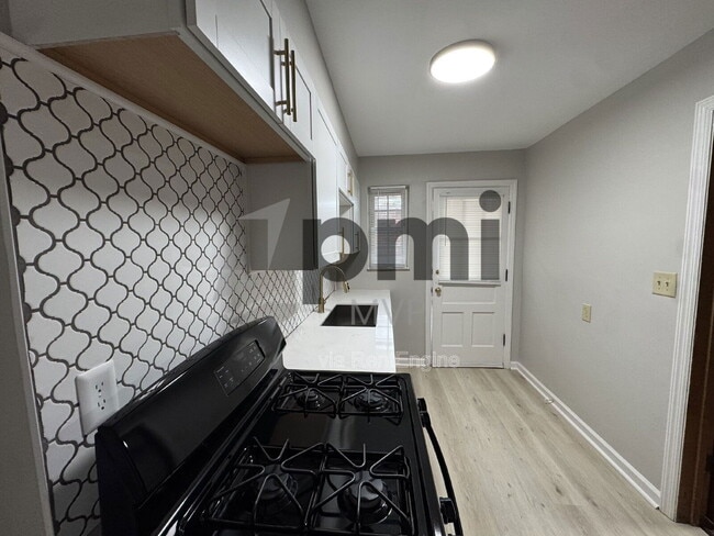 Building Photo - 2137 Ridgeview Rd