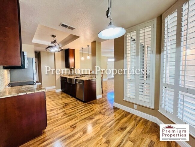 Building Photo - Beautiful 2BD/2BA Condo Unit in the Gated ...
