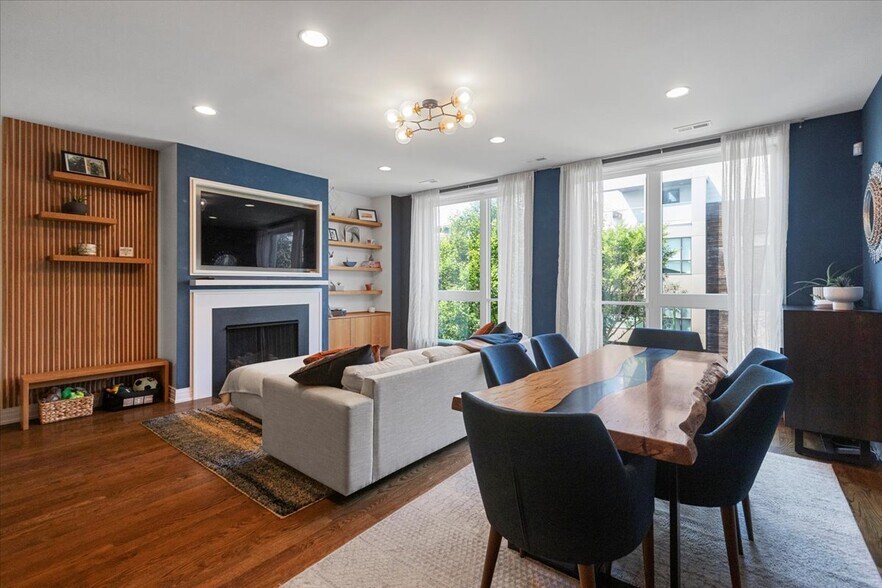 Primary Photo - 1301 W Diversey Pky
