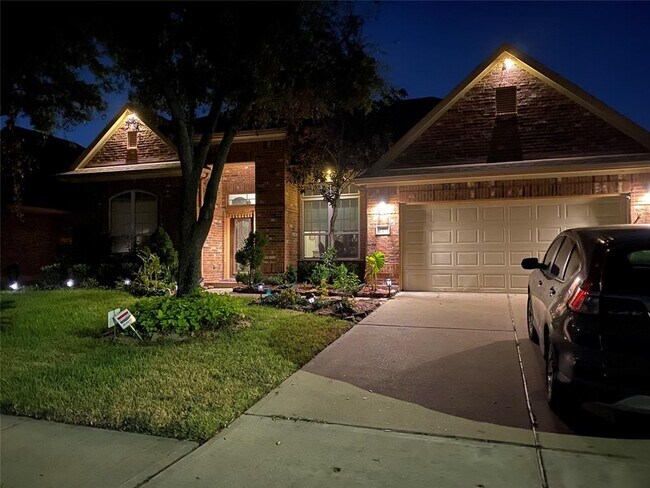 Building Photo - 2401 Harbor Chase Dr