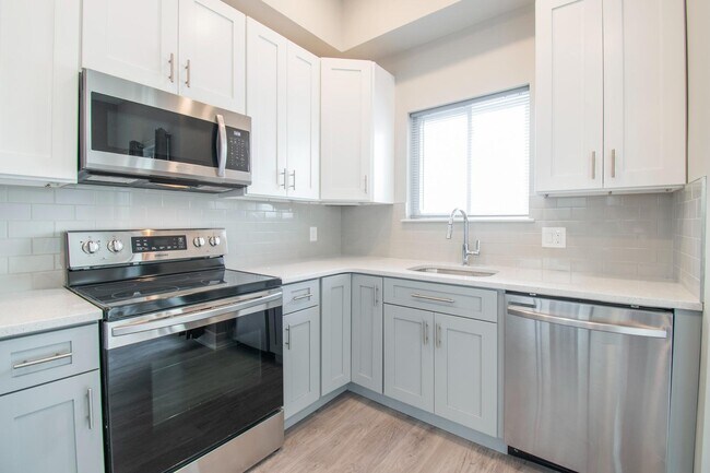 Building Photo - 1206 N 24th St