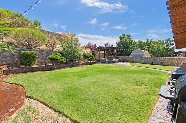 Building Photo - 7242 Canyon Wren Ave