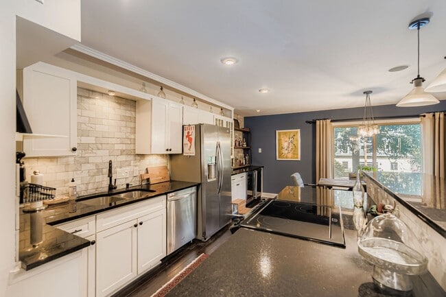 Building Photo - Downtown Austin 2 BD/ 2.5 BA Condo For Lease!