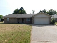Building Photo - 4 bedroom house Fort Smith