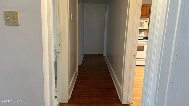 Building Photo - 46 Circular St