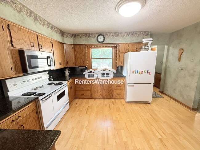 Building Photo - 840 Park Ave