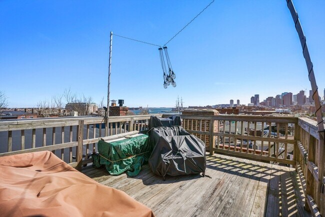 Building Photo - 28 Chestnut St