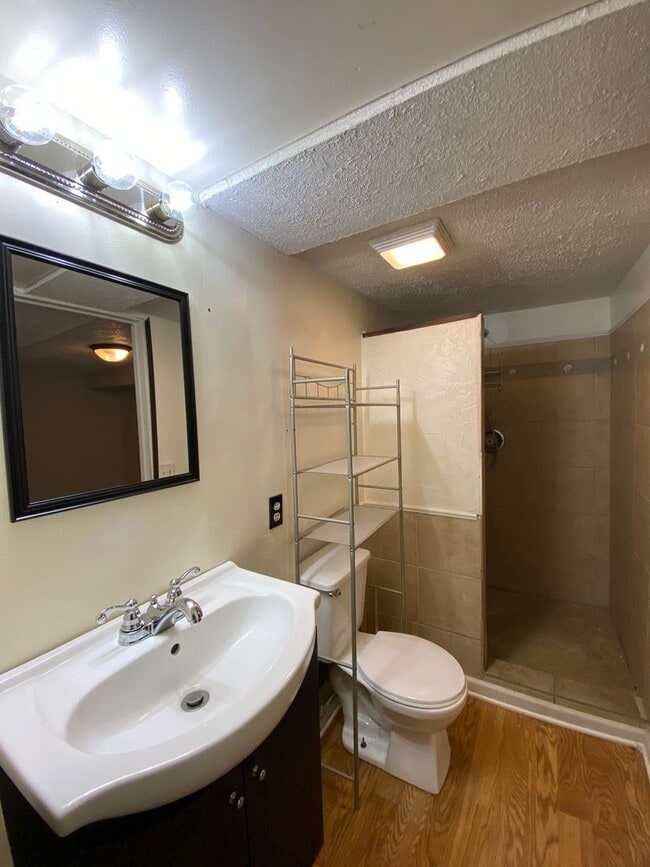 Building Photo - Beautiful 2 Bedroom Single Family Home in ...