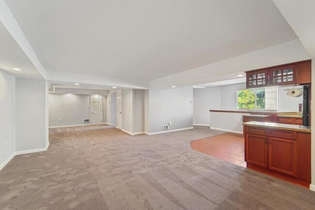 Building Photo - 1 bedroom in Seattle WA 98103