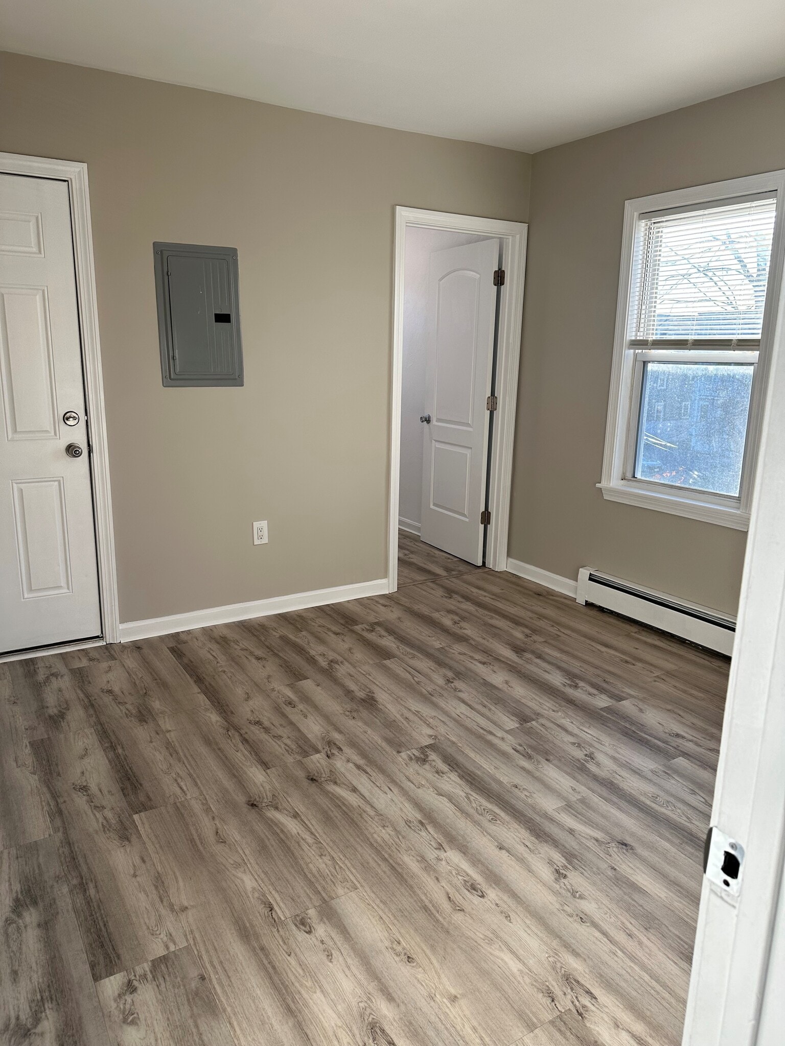 Building Photo - 91 Homes Ave