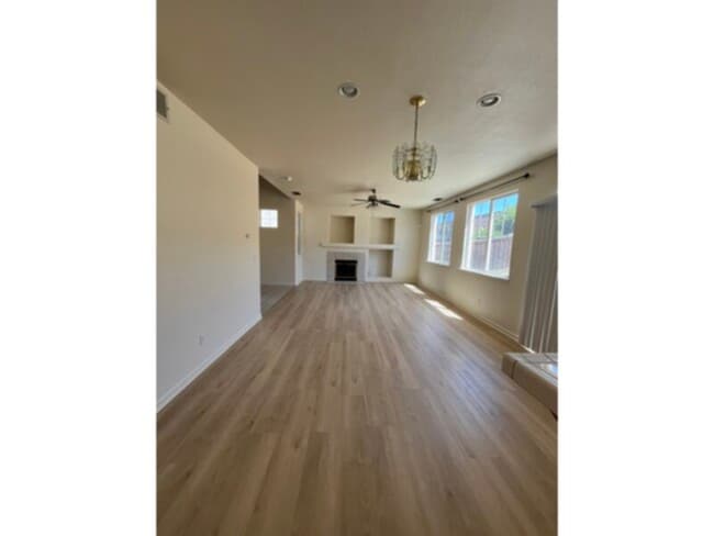 Building Photo - 4-Bedroom, 2.5 Bath