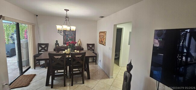 Building Photo - 2511 Carambola Cir N