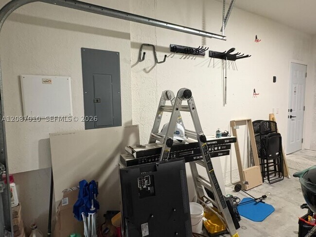 Building Photo - 8671 NW 112th Ct