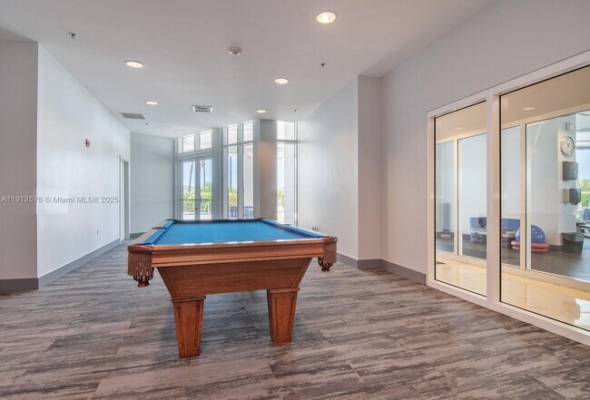 Building Photo - 6515 Collins Ave