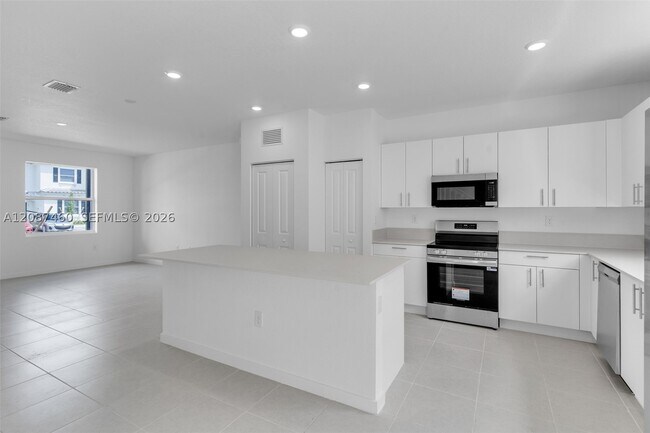 Building Photo - 1081 SE 3rd Terrace