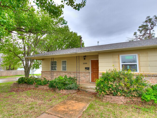 Building Photo - 3300 House