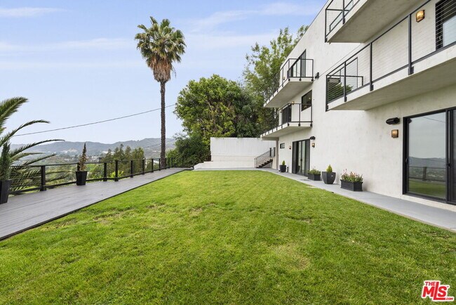 Building Photo - 105 Sequoia Dr