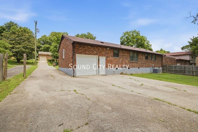 Building Photo - 309 Cathy Jo Dr