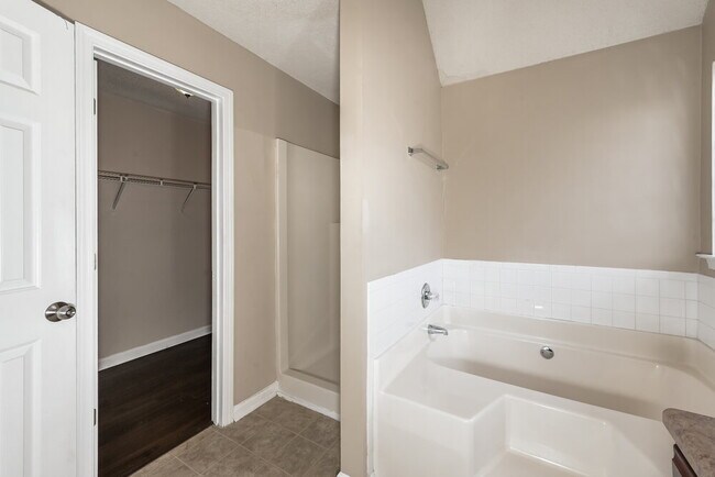 Building Photo - 4182 Arabian Way SW