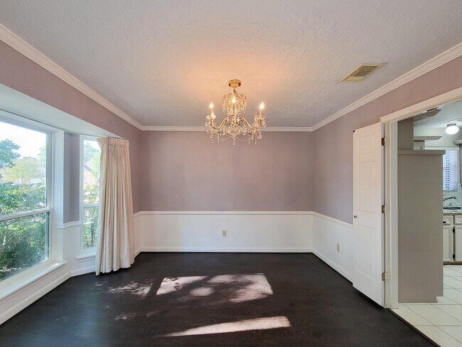 Building Photo - 17326 Ponderosa Pines Dr