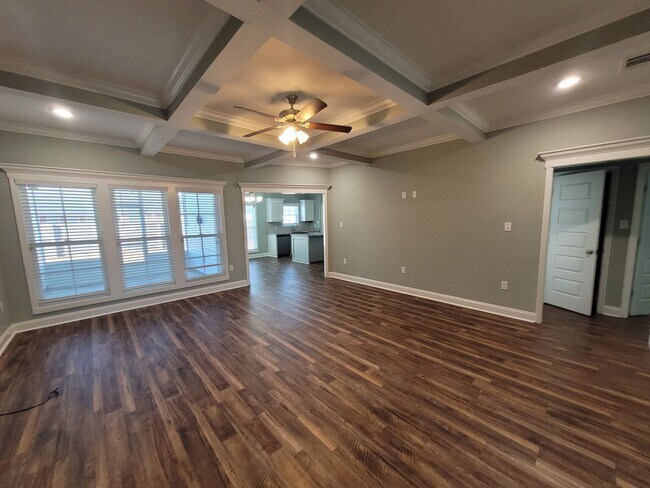 Building Photo - $500 Move-In Incentive - Spacious 4-Bedroo...