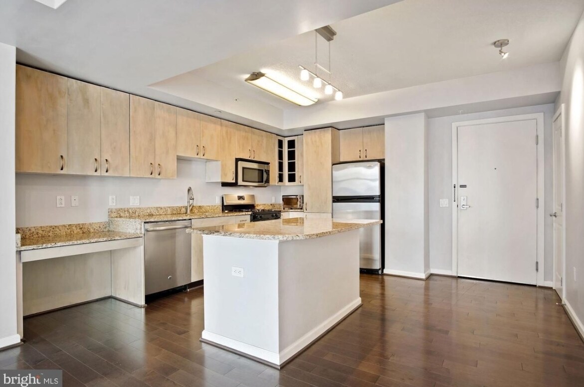 Building Photo - 440 L St NW