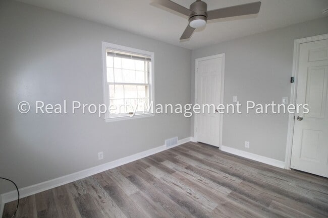 Building Photo - Rooms for Rent in a 6-Bedroom Home