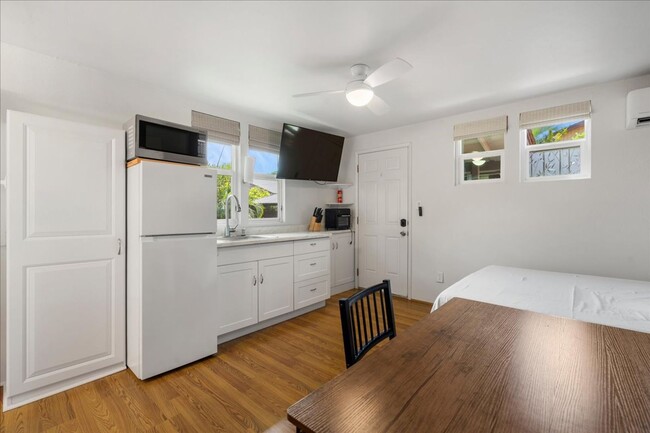 Building Photo - Remodeled Studio in North Kihei | Furnished & Pet-Friendly