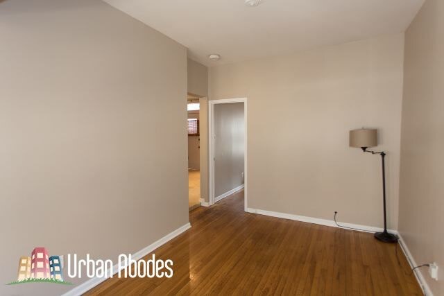 Building Photo - 4312 N Clarendon Ave