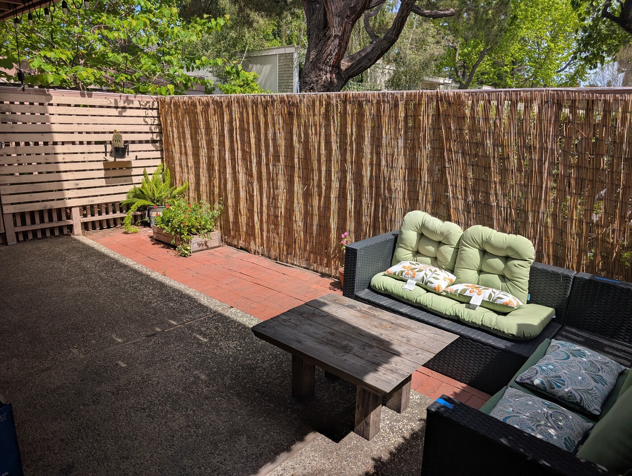 Building Photo - 280 Easy St