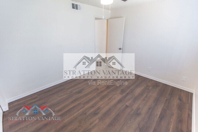 Building Photo - 3120 N 67th Ln