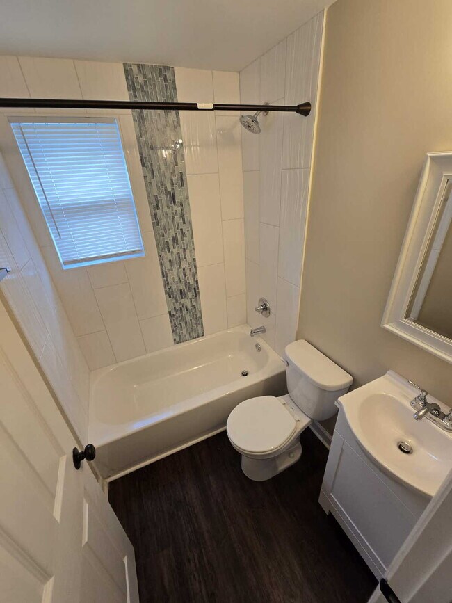 Building Photo - Section 8 Welcome! Charming 2-Bed Duplex i...
